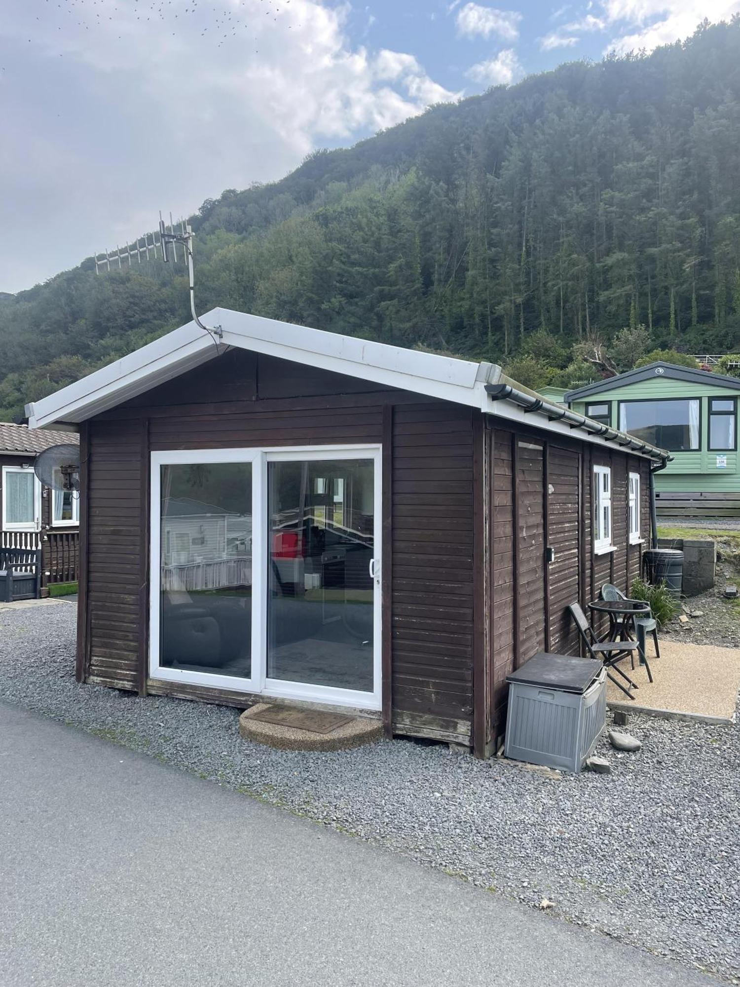 Charming Chalet Nestled In Heart Of Clarach Bay Aberystwyth Exterior photo